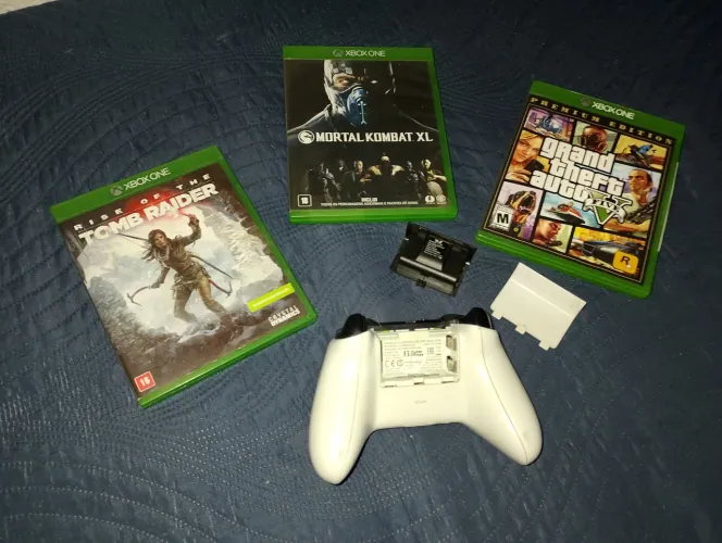 Controle Xbox One S com 3 jogos em ótimas condições