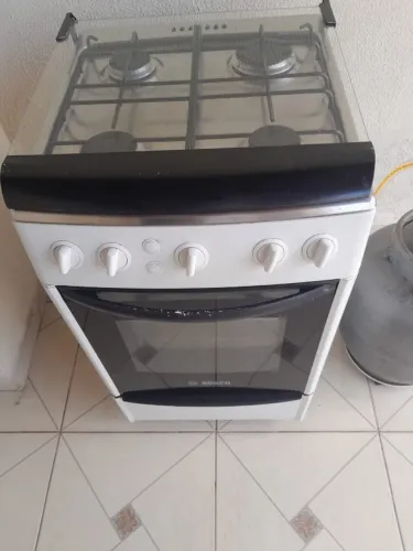 Fogão Bosch Branco com Tampão de Vidro em ótimo estado.