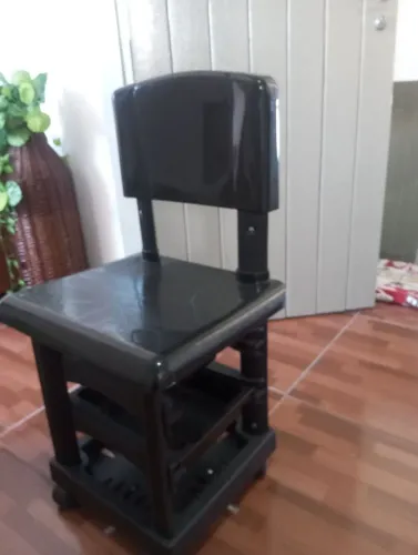 Cadeiras para manicures e expositor de esaltes