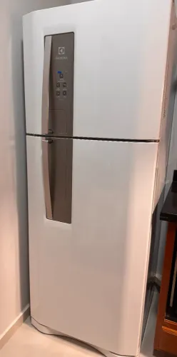 Geladeira Electrolux DF53, branca, Frost Free, 427 L. Usada.