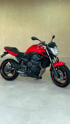 XJ6 N - 2012 vermelha (top de linha)