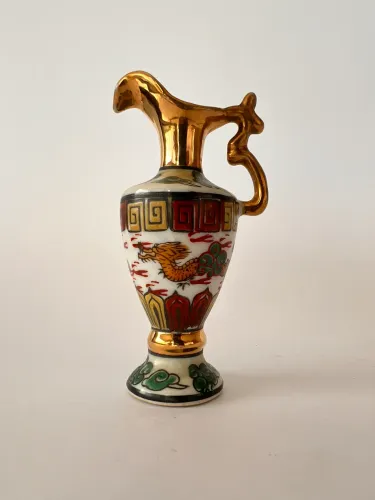 Miniatura Decorativa Oriental com Dragão e Acabamento Dourado