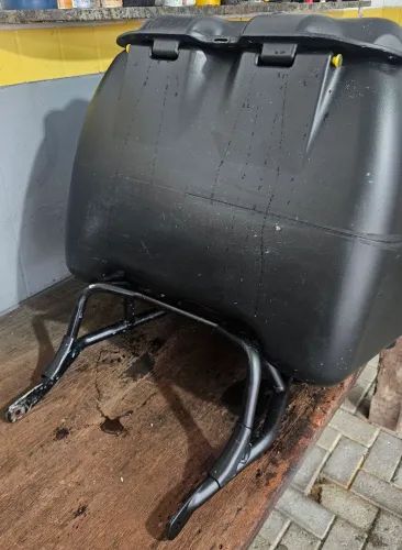 Baú 100Lt + suporte titan 160 cargo