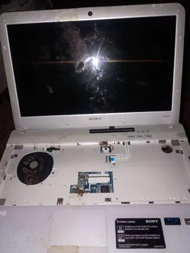 Nootbook modelo PCG 61317L