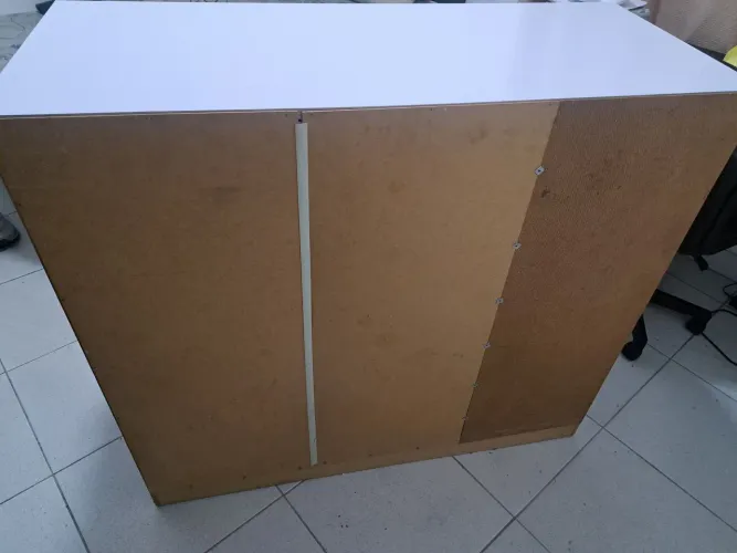Cômoda branca usada, 4 gavetas