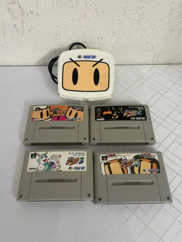 Jogos Originais Famicon e Multitap Bombermans
