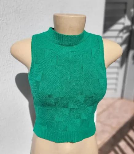 BLUSA CROPPED DE TRICÔ DE FÁBRICA DA COR VERDE TAMANHO P, INFANTIL