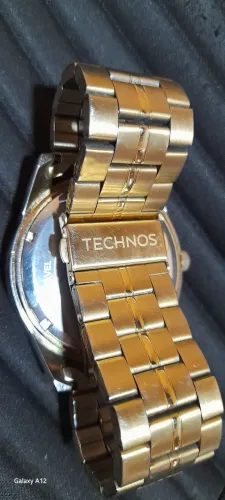 Technos dourado