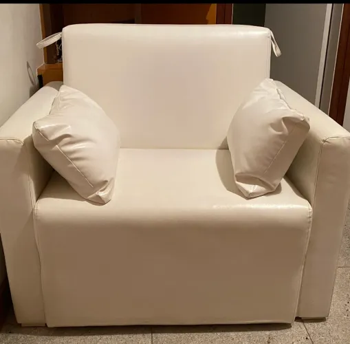 Vendo poltrona /cama de solteiro perfeita para ambientes de pouco espaço