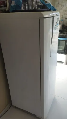 Geladeira Electrolux 240l