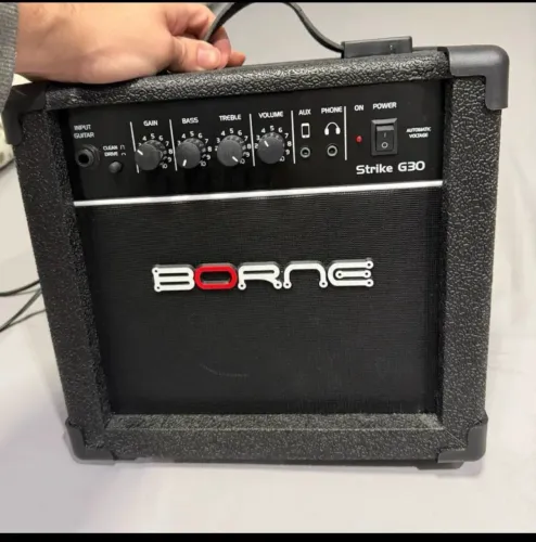 Cubo Amplificador Para Guitarra Borne Strike G30 Preto