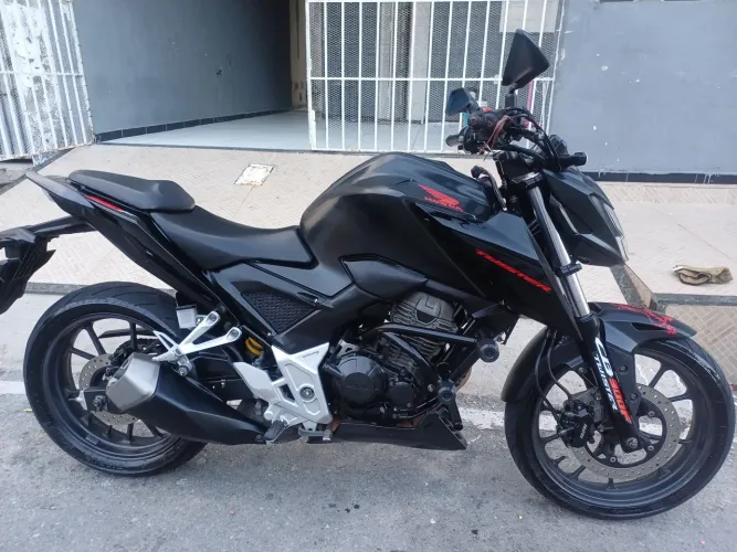 Vendo uma linda cb twuister 300f