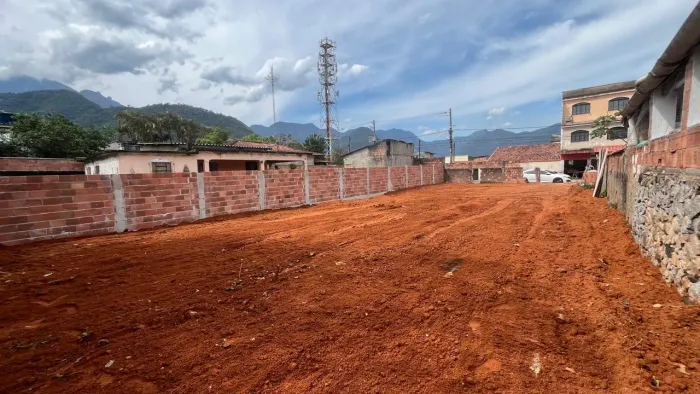 Terreno no centro de Guapimirim