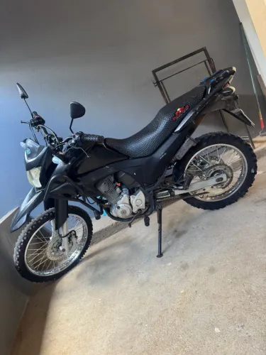 Vende-se uma moto bem conservada