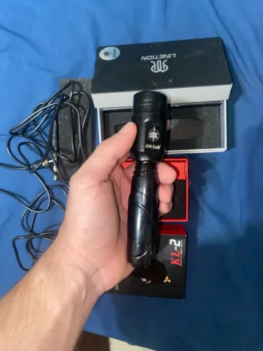 Máquina Pen Falcon Black DKlab + Fonte sem fio recarregavel DKlab tatuagem