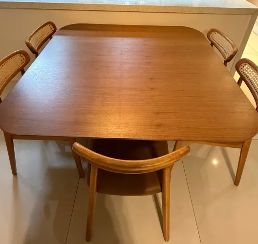 Mesa Tok&Stok Allure Freijó 1,35 x 1,35 m - 6 lugares