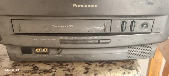 Tv com vídeo cassete 14 polegadas Relíquia. 