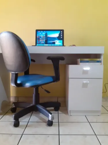 CONJUNTO DE ESCRIVNINHA E CADEIRA DE ESCRITÓRIO