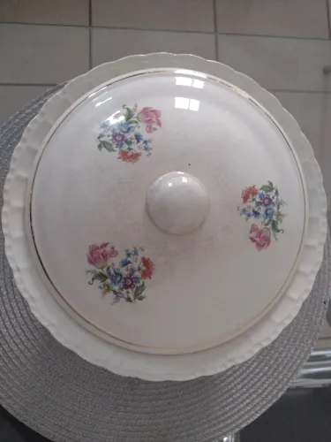 Tijeja e travessas de porcelana Porto Ferreira 