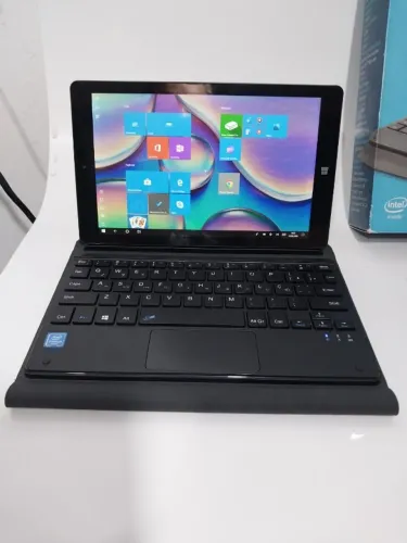 Multilaser M8W Plus 2 em 1 tablet e notebook em estado de novo