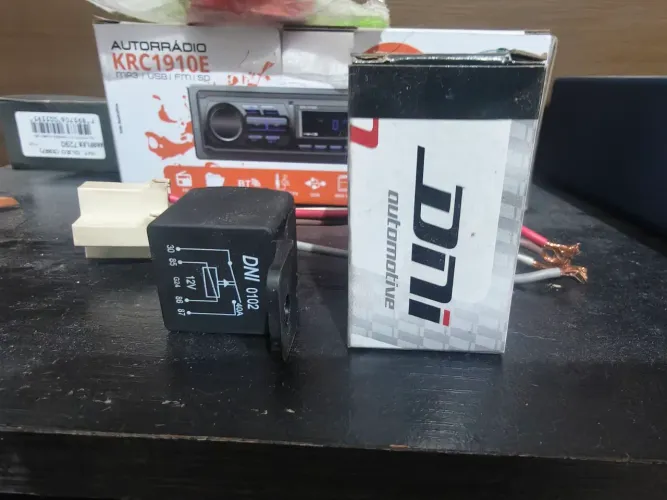 Relé com Encaixe 04 Pinos