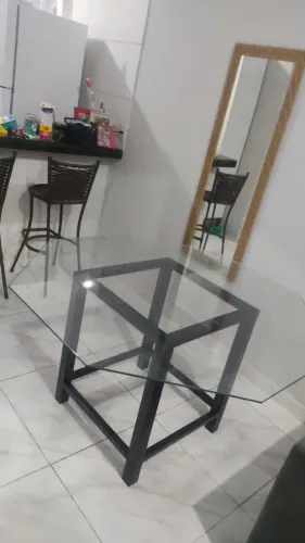Mesa de Metalon com tampo de vidro