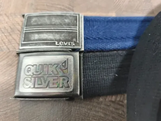Kit 2 cintos para calça masculina Levis e Quick Silver em tecido e metal