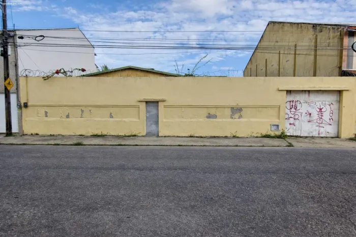 Terreno para Venda em Fortaleza, Montese, 1 banheiro