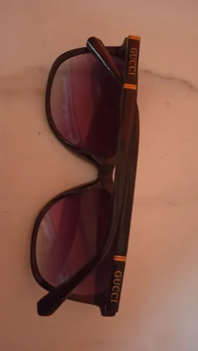 Um óculos ? Gucci