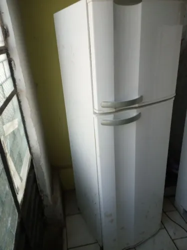 Geladeira Eletrolux 380 litros fóos Free perfeita