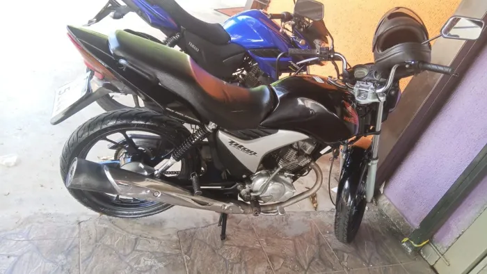 Vendo pra hj 9.500 ou pego troca só meu interesse carro