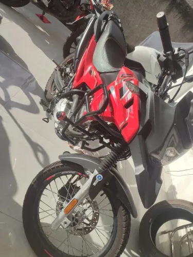 Vendo moto econômica, confortável e muito bonita 