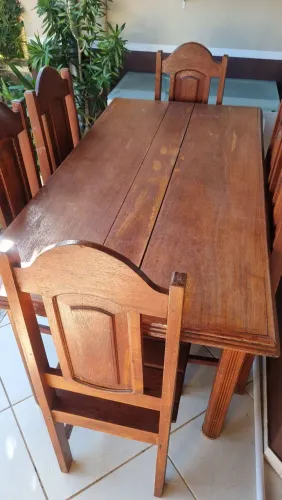 Mesa rústica com 6 cadeiras