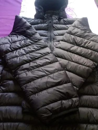 Vendo barato, casaco novo,com capuz que pode tirar ,bom pra andar de moto.