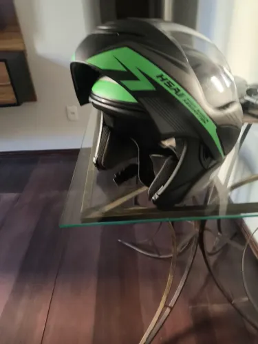 Capacete escambotiável pouco usado!