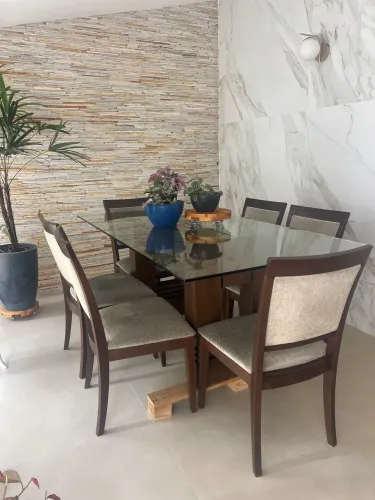 Mesa de vidro com 6 cadeiras