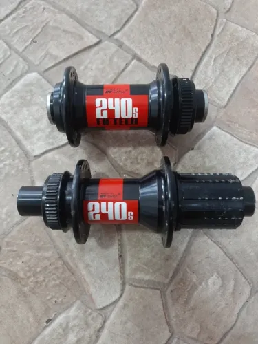 Par de cubos Dt Swiss 240s
