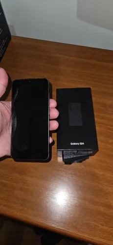 Samsung Galaxy S24 em excelente estado de conservação