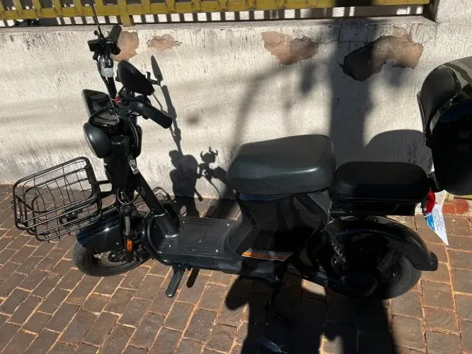 VENDE-SE MOTO ELÉTRICA RAIDER SOL 1000W - PRETA