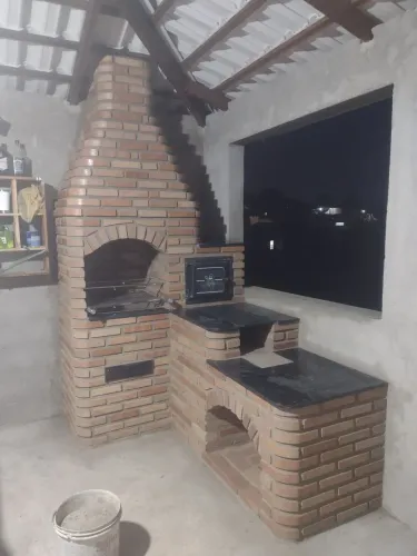 Churrasqueira e fogão a lenha