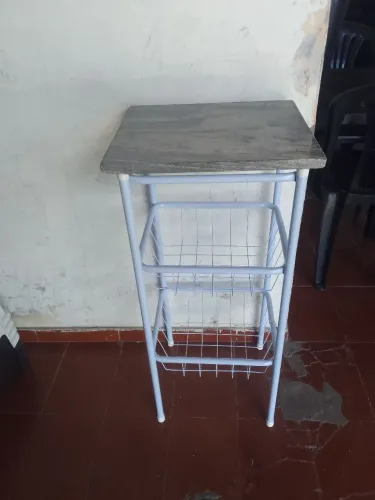 fruteira tubular com pedra de mármore
