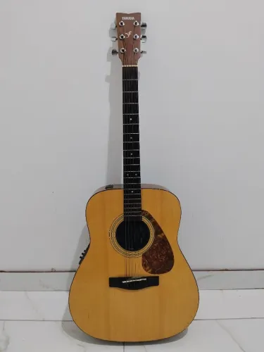 Vendo violão Yamaha Pouco utilizado