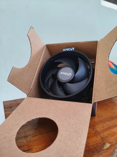 AMD Wraith Stealth Cooler Novo - Lacrado com Pasta Térmica Pré-Aplicada (TDP 65W)