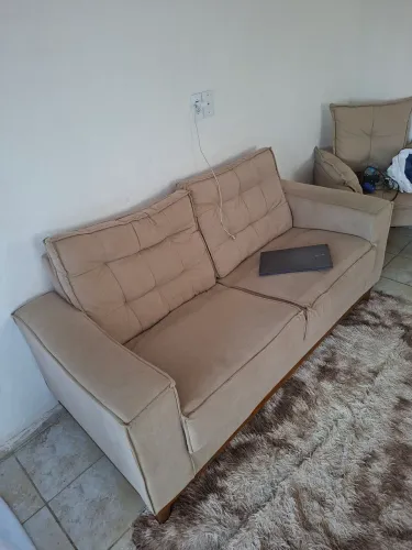 Sofá, pufs e duas poltronas