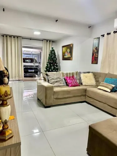 Casa com 05 quartos à venda na Vila Santo Antônio / Vila Brasília