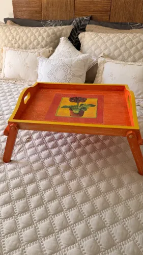 Bandeja de Cama com Alças de Madeira com pintura craquelada