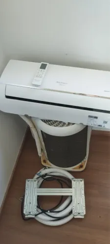 Ar 9.000btu TCL com nota 1 ano de uso 