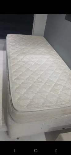 Cama de solteiro bicama vai com o colchao