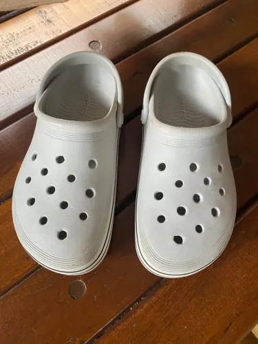 Crocs Original Cinza - Tamanho 38/39 | Excelente Estado