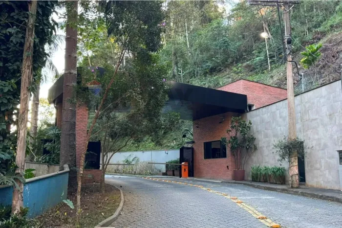 Terreno à venda no Condomínio Bleu et Vert, nas Braunes com 1.904 m²